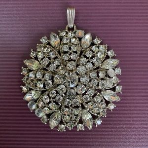 Elegant vintage rhinestone pendant for a necklace